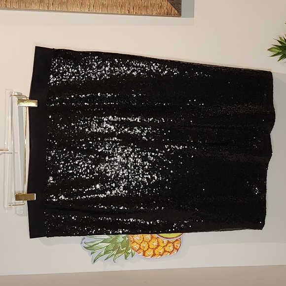 Torrid - Midi Sequin Skirt in Deep Black - Picture 4 of 11